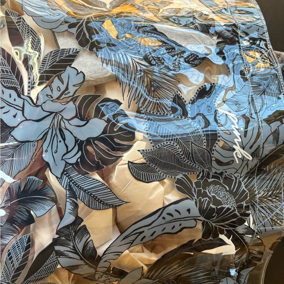 New Pink Victoria’s Secret Large PVC Tote with Interior Pouch - Picture 5 of 6